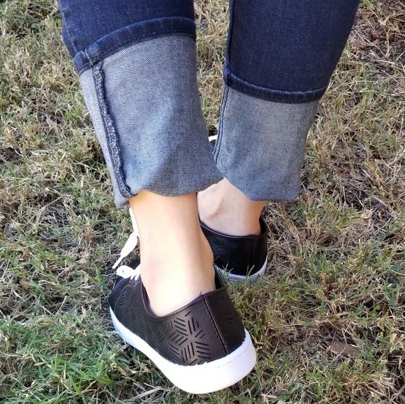 🚨 BLACK LASER CUT SNEAKER🚨 - Picture 2 of 3